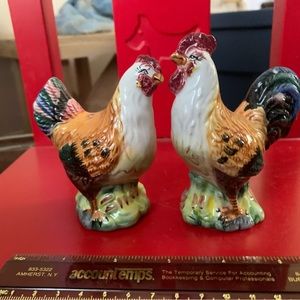 Chicken hen rooster salt and pepper shakers
